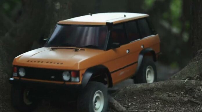 Conquista le rocce con la Range Rover SCA-1E in scala 1/10 personalizzata di Carisma